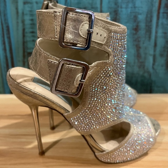 High Heels - Picture 4 of 10